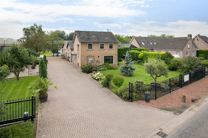 Photo 67 of Laarstraat 27-27A