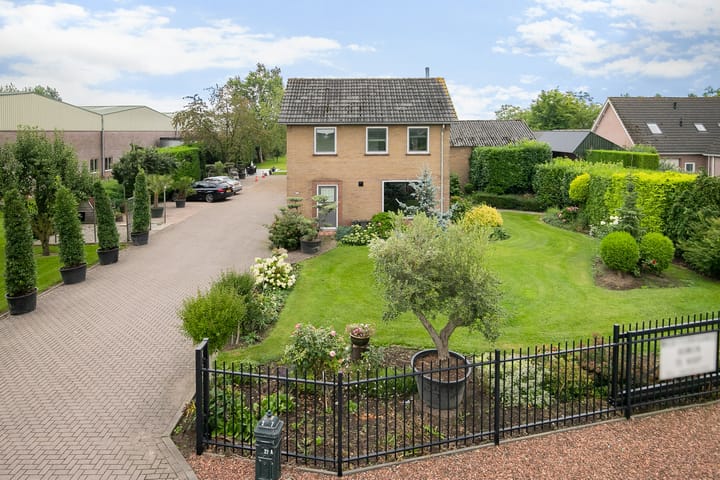 Photo 68 of Laarstraat 27-27A