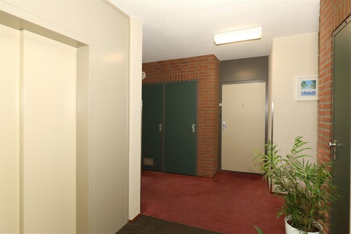 View photo 17 of Silhof 44