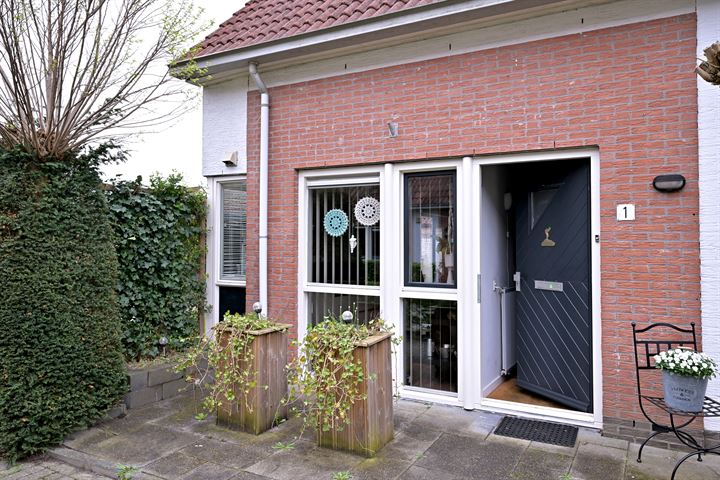 Bekijk foto 3 van Postmastraat 1