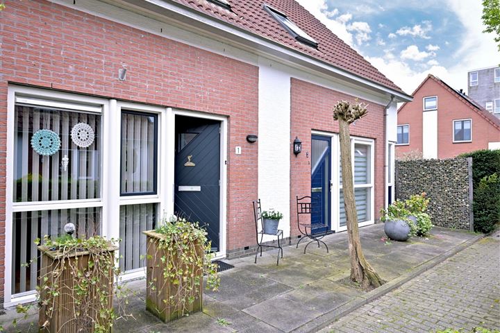 Bekijk foto 40 van Postmastraat 1