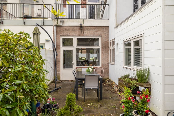 View photo 15 of Nassaustraat 13-A