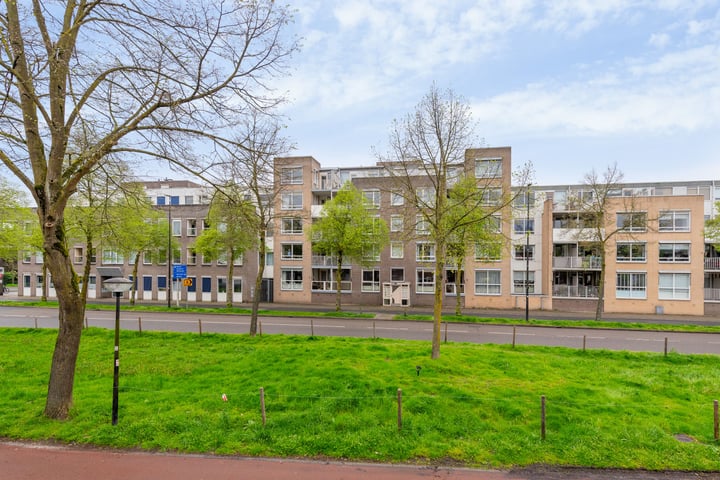 Bekijk foto 1 van Montaubanstraat 33