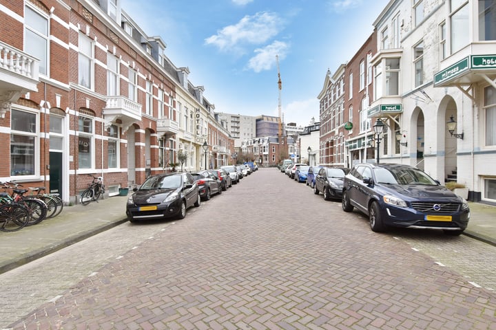 View photo 4 of Renbaanstraat 28