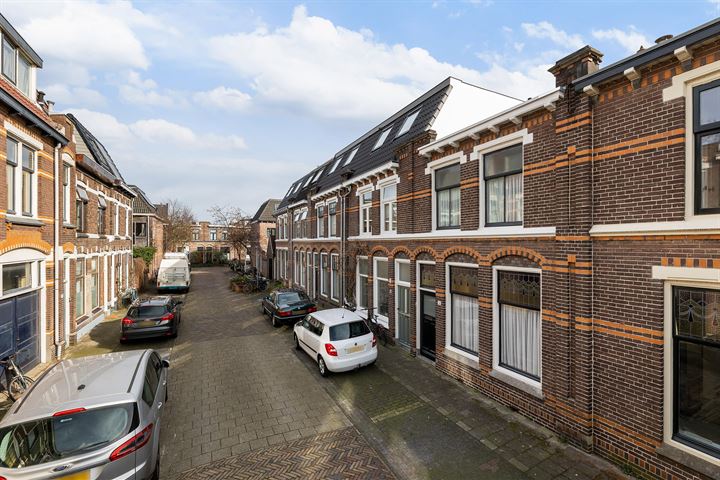 Bekijk foto 2 van Bloemstraat 14