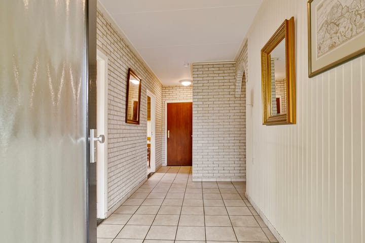 Foto 9 van Moersluisstraat 4