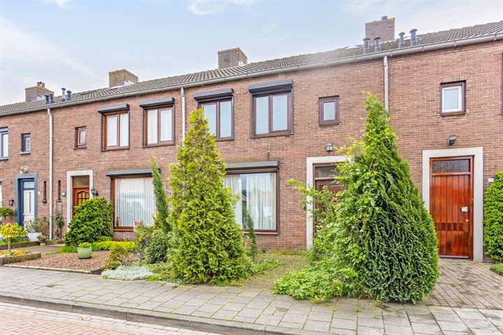 Bekijk foto 1 van Spoorstraat 71