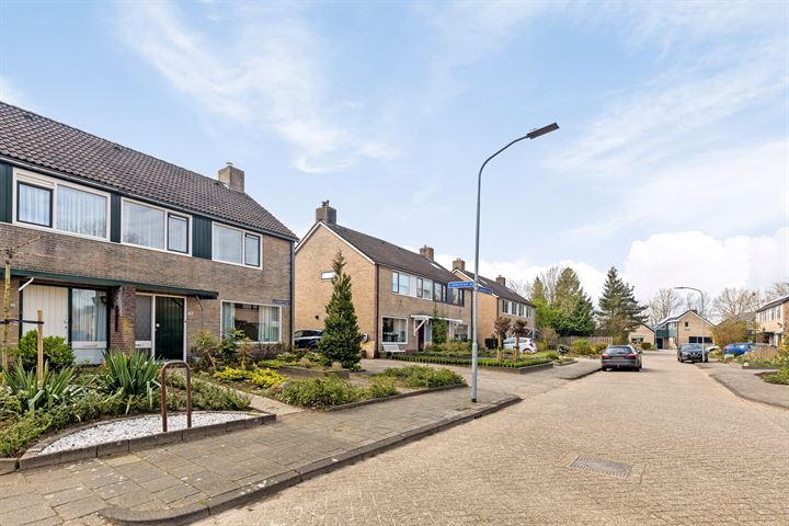 Bekijk foto 3 van Leeuwerikstraat 18