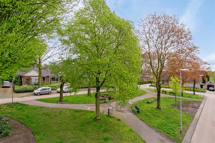 Bekijk foto 32 van Oranjeplein 10