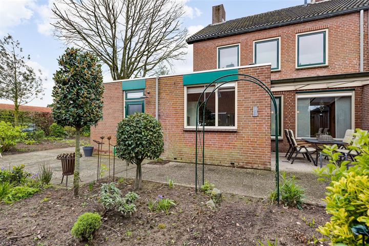 Bekijk foto 36 van Frisostraat 1