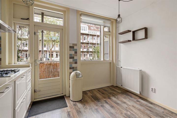 Bekijk foto 19 van Van Walbeeckstraat 33-B