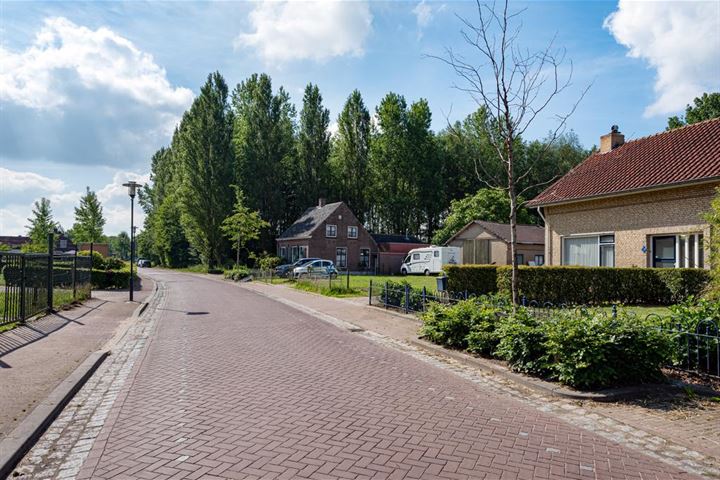 Bekijk foto 36 van Pastoor Smitsstraat 3