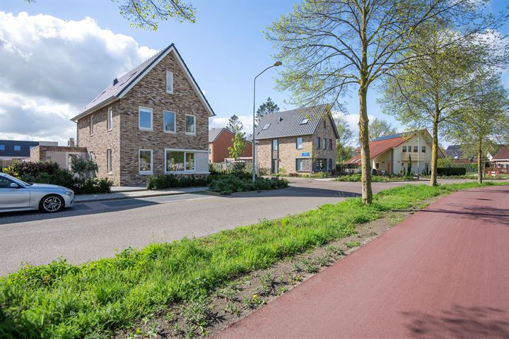 Bekijk foto 35 van Mennestraat 61