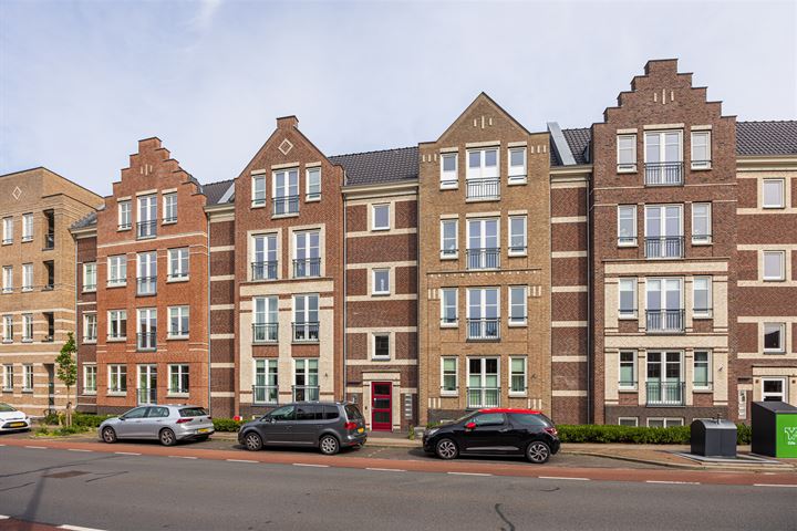 View photo 2 of Beatrixstraat 65