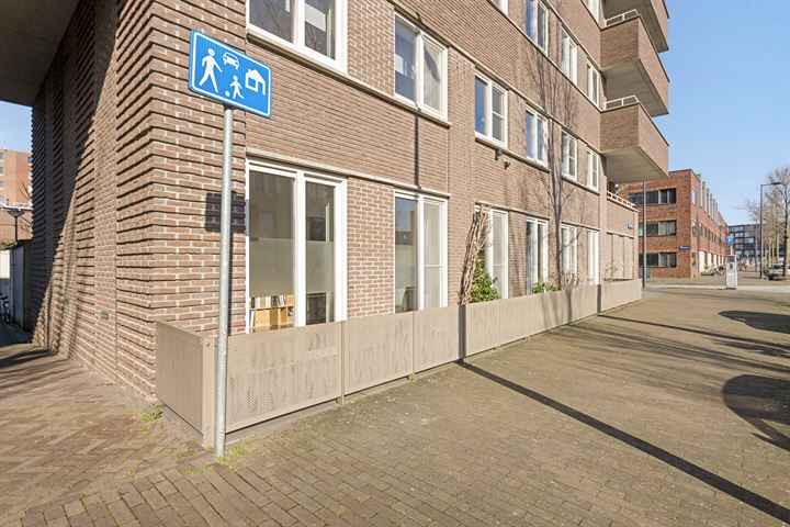 Bekijk foto 32 van Eva Besnyöstraat 372