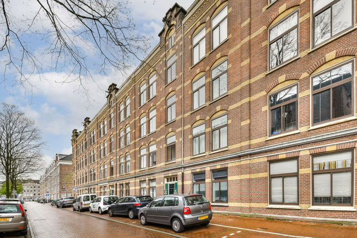 Bekijk foto 2 van Van Reigersbergenstraat 47-II