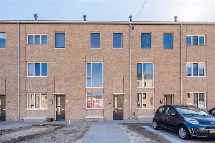 Bekijk foto 1 van Maria Montessoristraat 16