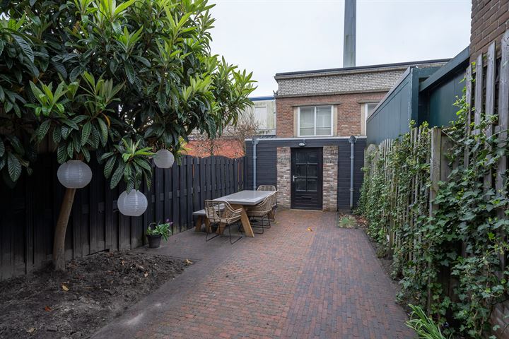 Bekijk foto 46 van Berenstraat 10