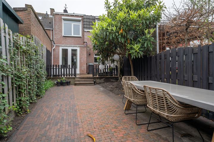 Bekijk foto 48 van Berenstraat 10