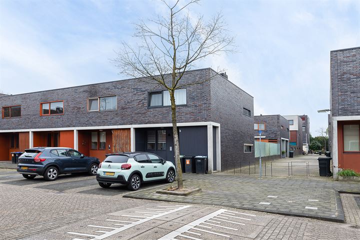 View photo 1 of Goudsbloemstraat 19