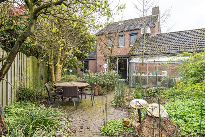 Bekijk foto 42 van Hugo de Grootstraat 9