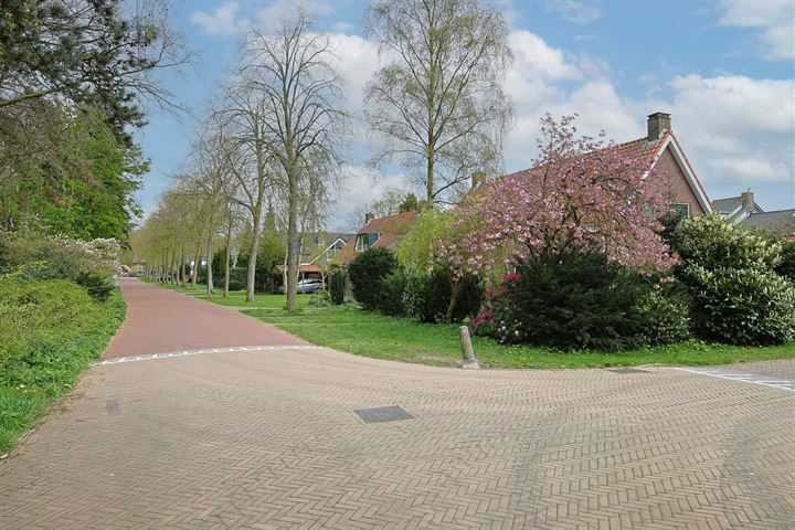 View photo 32 of Spoorlaan 8