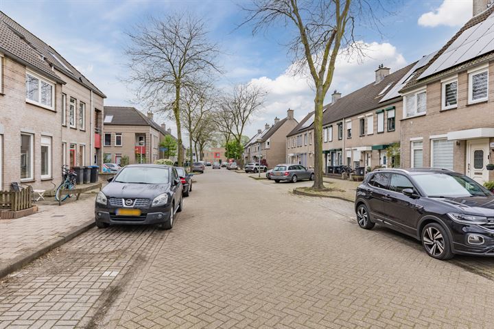 Bekijk foto 32 van Lorentzstraat 38