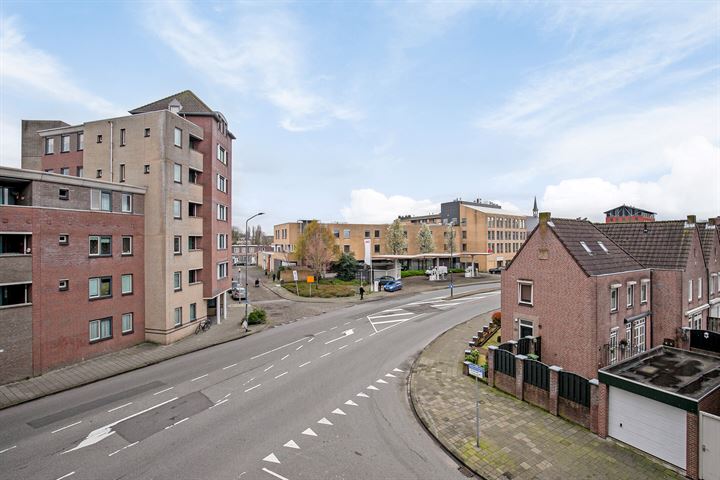 Bekijk foto 2 van Kluisstraat 97