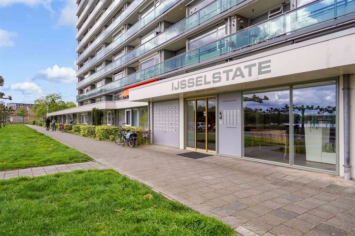 Bekijk foto 36 van IJsselsingel 154