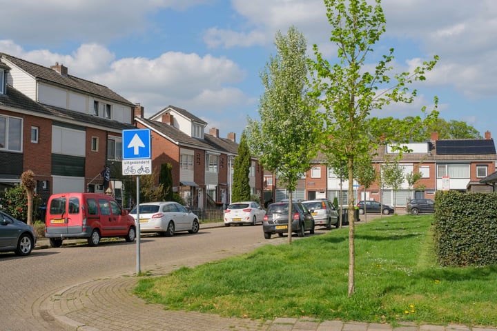 Bekijk foto 2 van Jan Tooropstraat 94