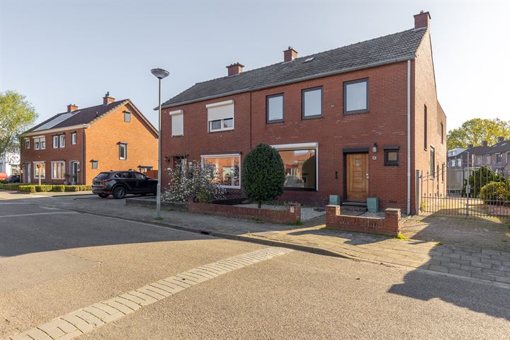 Bekijk foto 1 van Thorbeckestraat 15