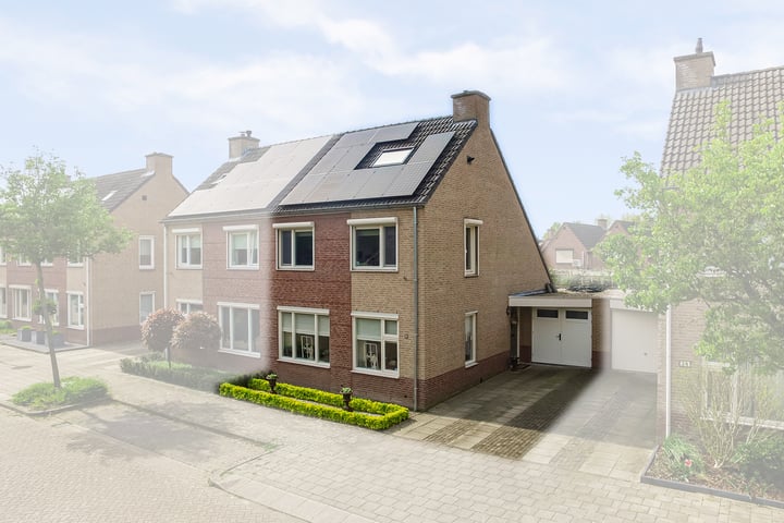 Bekijk foto 1 van Bertha Soreestraat 26