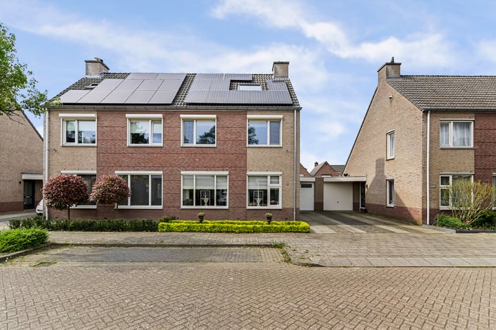 Bekijk foto 2 van Bertha Soreestraat 26