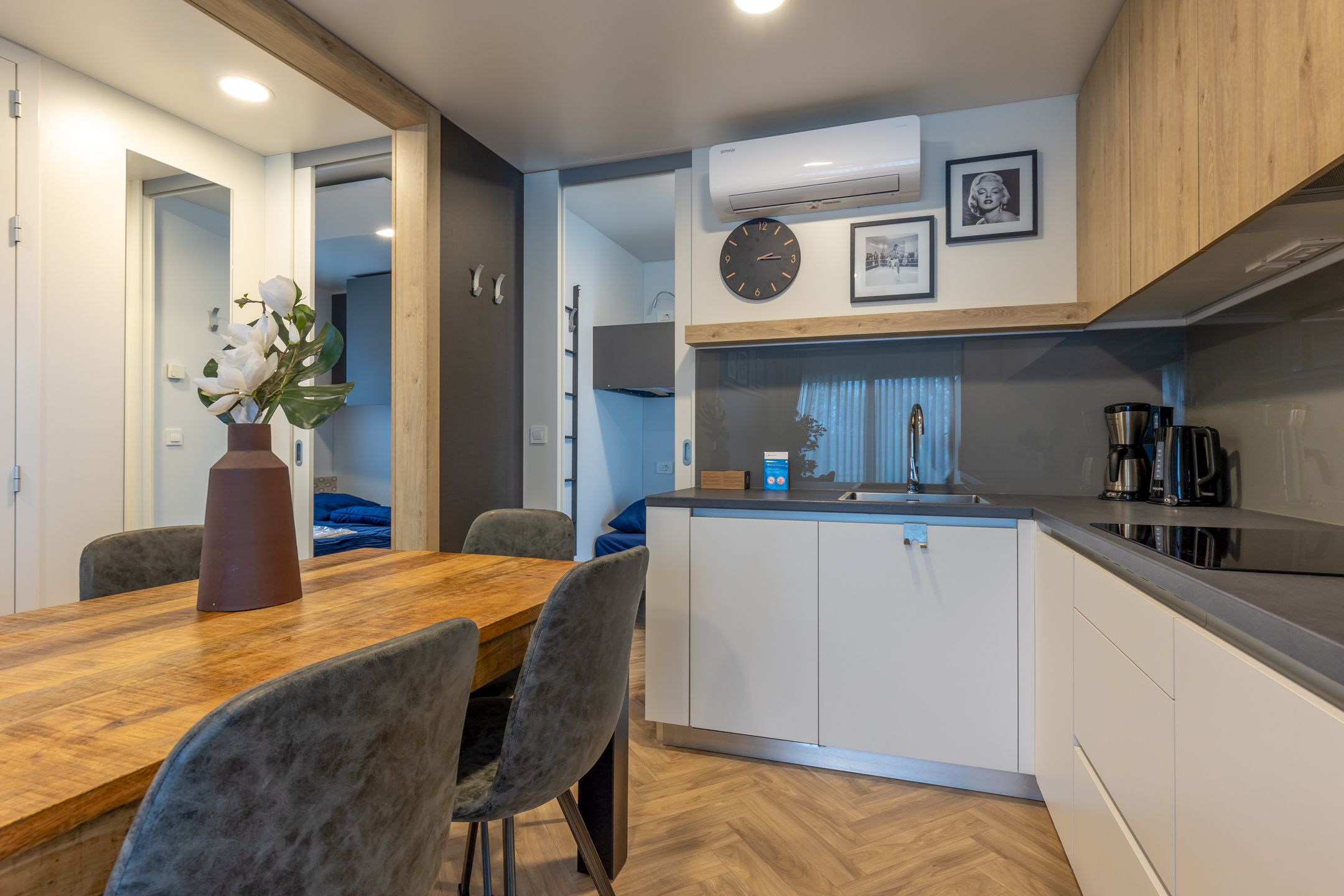 Foto 18 van Rijksweg 6-24