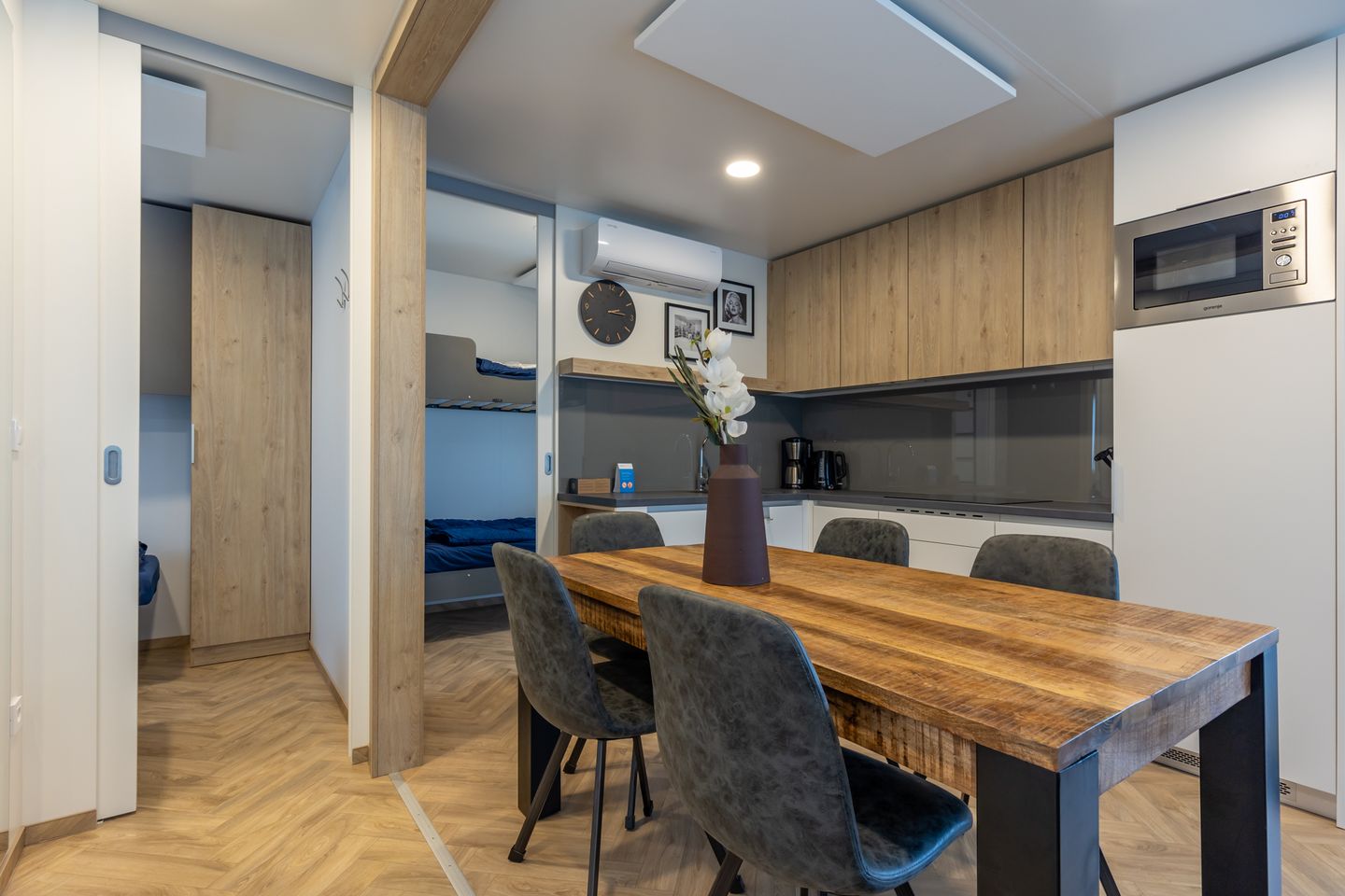 Foto 19 van Rijksweg 6-24