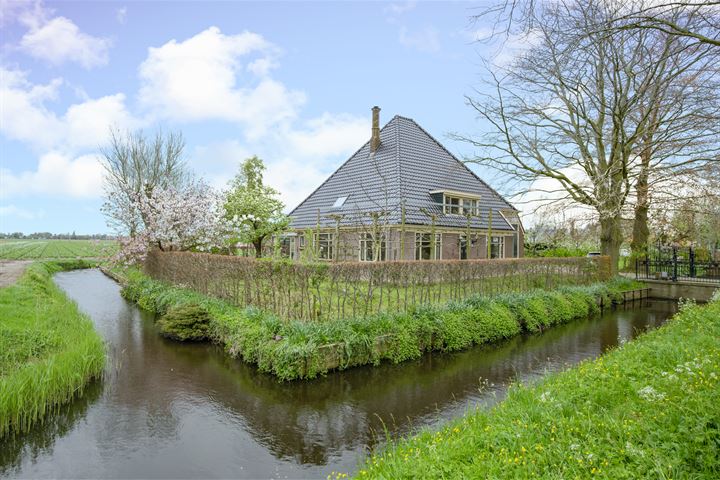 View photo 2 of Zwaagdijk 278