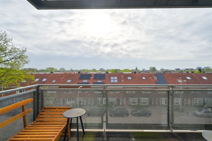 View photo 4 of Adriaan van Bergenstraat 56