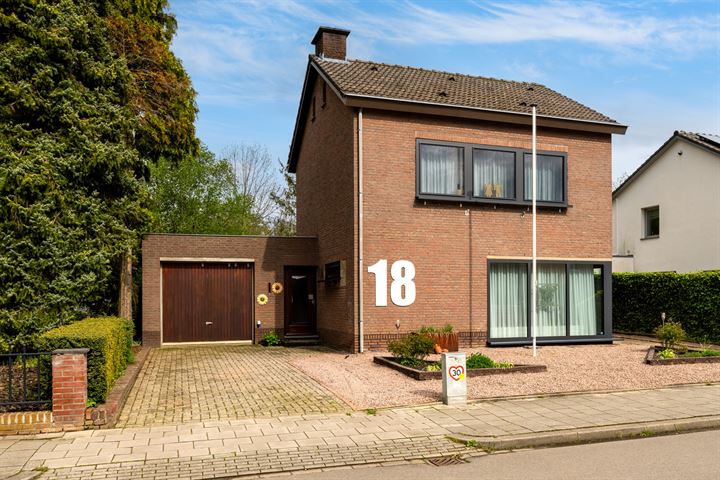 Bekijk foto 1 van Molenbeekstraat 18