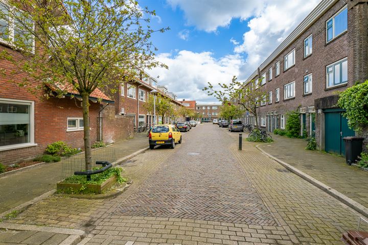 Bekijk foto 35 van Medanstraat 25