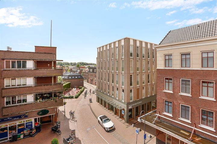 View photo 2 of Damstraat 6-D