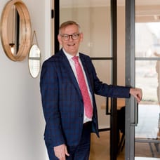 Jim Tesselaar - Makelaar (Directeur)