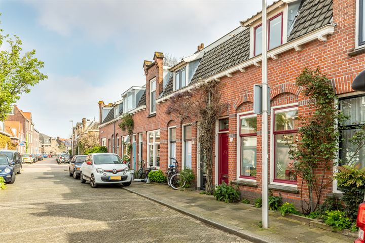 Bekijk foto 1 van Van der Helststraat 24