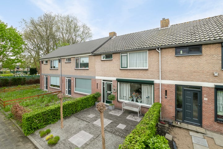 Bekijk foto 32 van van Oldenbarneveldstraat 18