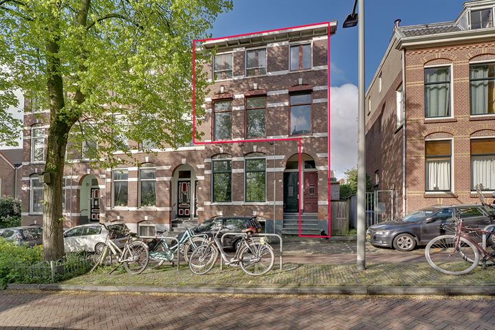 Bekijk foto 1 van Van Slichtenhorststraat 18