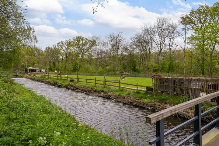 Bekijk foto 41 van John F. Kennedylaan 191