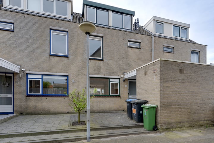 Bekijk foto 35 van Barbara van Meertenstraat 13