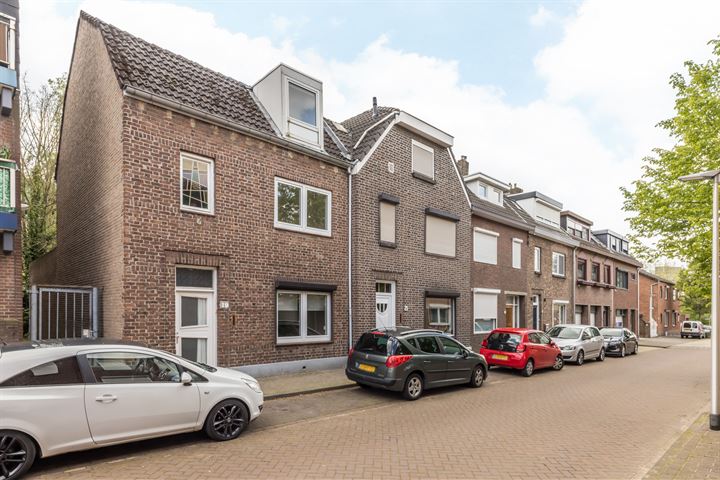 View photo 1 of Vroenstraat 19