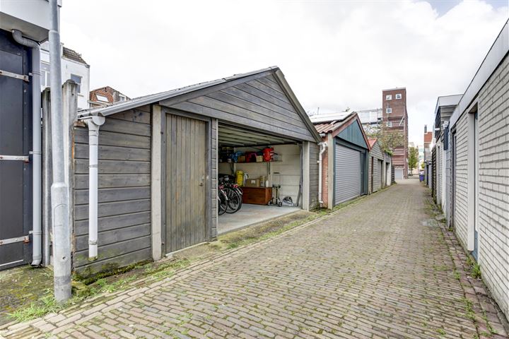 Bekijk foto 63 van Badhuisstraat 84