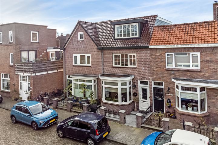 Bekijk foto 39 van Van der Helststraat 3