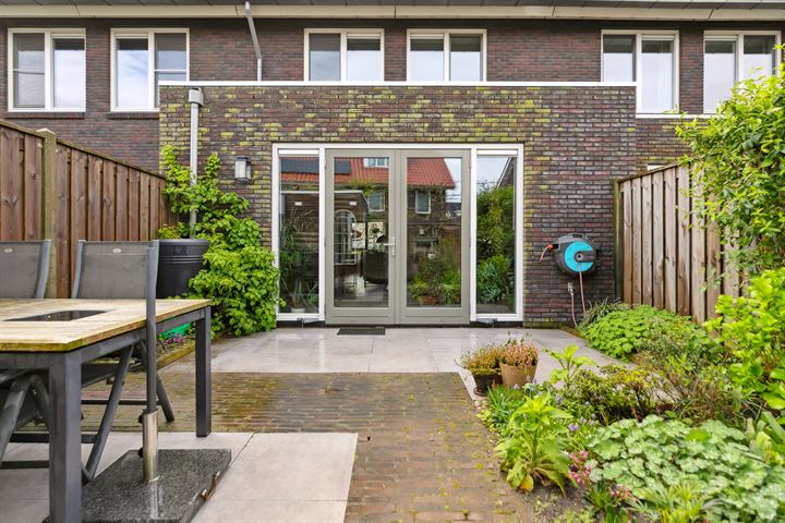 Bekijk foto 47 van Van Eijdenplantsoen 37